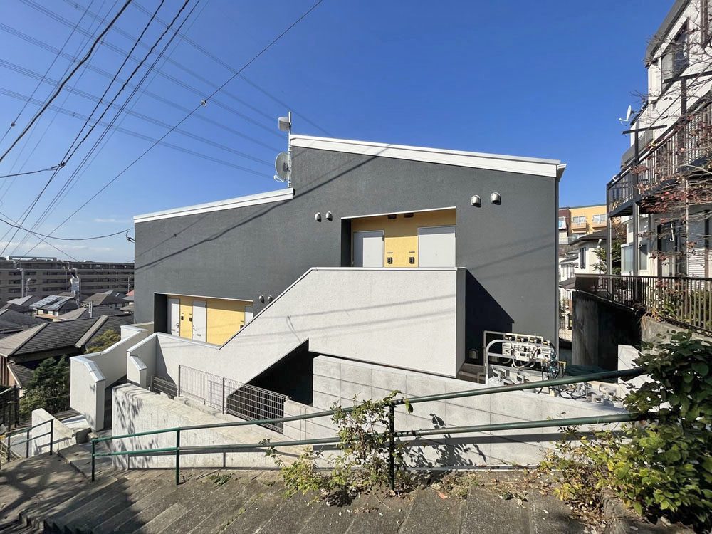 川崎市   9メートルの高低差・傾斜地に建つ10世帯ワンルームの賃貸住宅