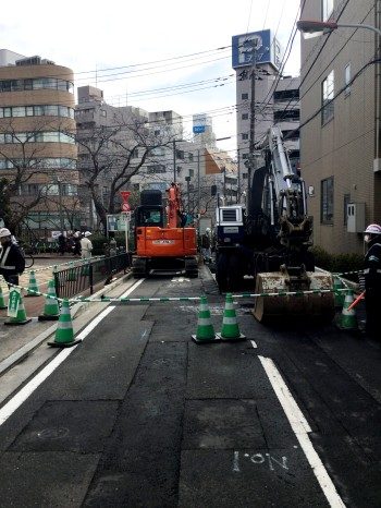 横浜市中区日の出町地区で下水道管を入れ替える工事をしています！