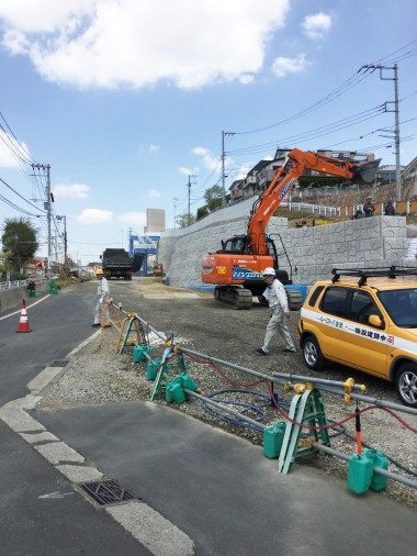 都市計画道路（大田神奈川線）をつくっています