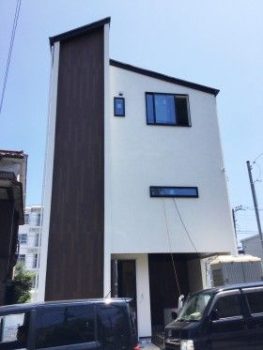 神奈川区白幡町で３階建ての住まいを建築中です