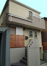 ２１坪　ガレージ付き住宅木造２階建て　ロフトと地下室のある家：横浜市
