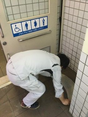 新横浜駅前トイレ清掃