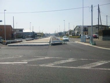 横浜市緑区で新しい道路を造っています