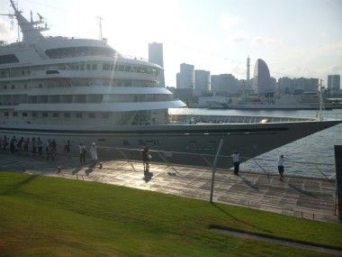 横浜大桟橋に豪華客船【飛鳥Ⅱ】が入港しました