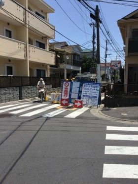 横浜市鶴見区矢向で古くなった下水道管をなおしています！