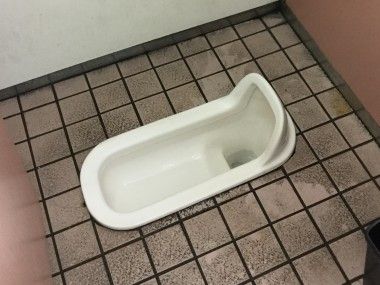 築地市場でトイレ掃除