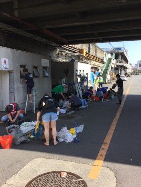 築地市場でトイレ掃除