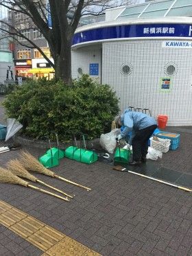 新横浜駅前早朝清掃
