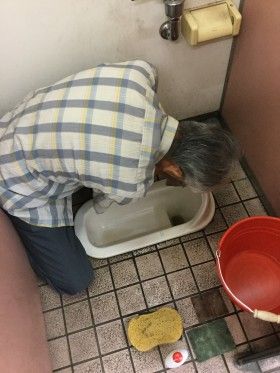 築地市場でトイレ掃除