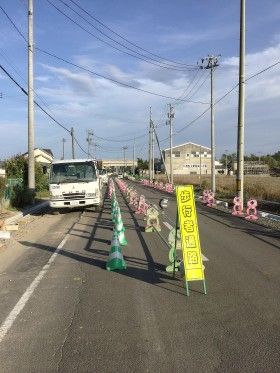 ３，１１東日本大震災で高波の被害を受けた宮城県岩沼市大地震時の避難路を作る工事を行っています。