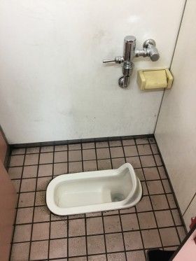 築地市場でトイレ掃除