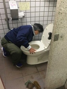 新横浜駅前トイレ早朝清掃
