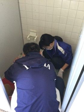 千代中学校でトイレ掃除