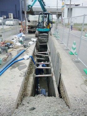 震災で壊れた下水道管工事