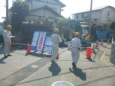横浜市緑区青砥町で地震に強い水道管に取替えています