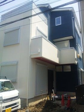 東京都大田区の木造３階建て二世帯住宅