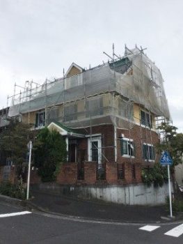 横浜市旭区でリフォーム工事（屋根工事）施工中です！