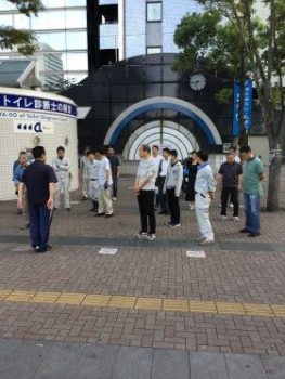 NPO法人日本を美しくする会　神奈川掃除に学ぶ会　新横浜駅前街頭清掃に参加しました
