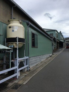 工場の外壁リフォーム（改修）の現場です。
