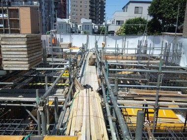 大和駅前で７階建てのビル建設