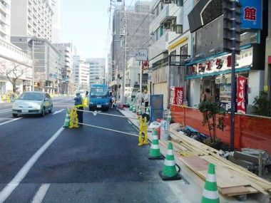 野毛地区で歩道を拡幅