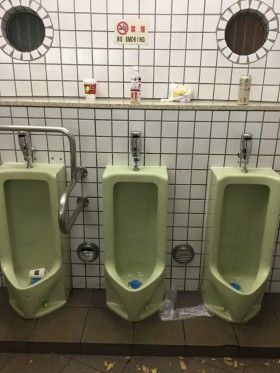 新横浜駅前街頭清掃