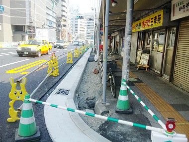 横浜　野毛地区で歩道を広げています！