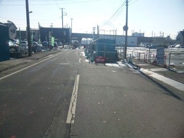 地震で壊れた下水道をなおしています