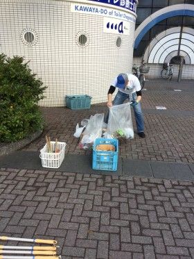 新横浜駅前の街頭清掃と公衆トイレ掃除