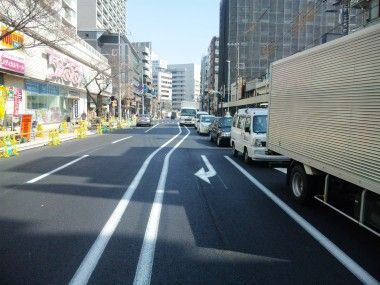 野毛地区で歩道を拡幅