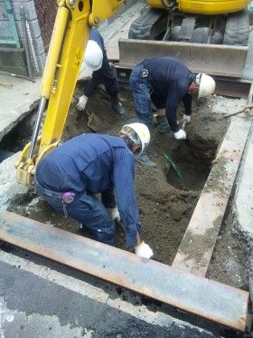 野毛山動物園近くの下水道管工事