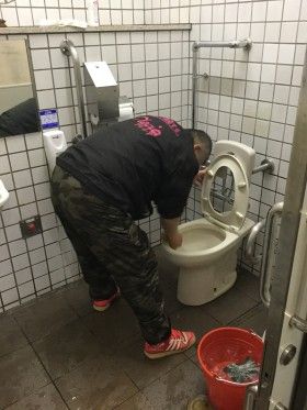 新横浜駅前トイレ早朝清掃