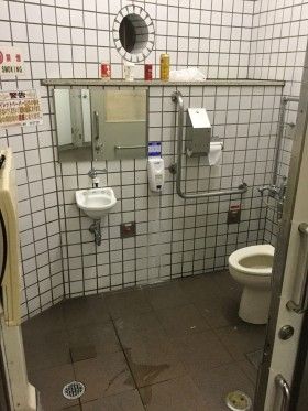 新横浜駅前トイレ早朝清掃