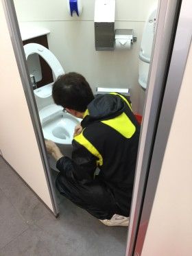 新横浜駅前街頭清掃