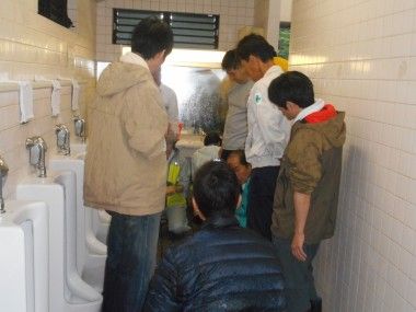 靖国神社トイレ掃除大会
