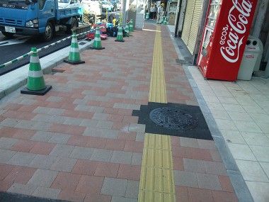 野毛地区で歩道を拡幅