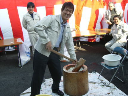 専務の餅つき