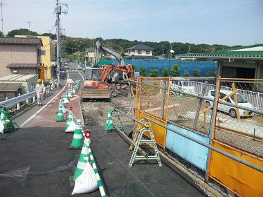 横浜市緑区で新しい道路をつくっています