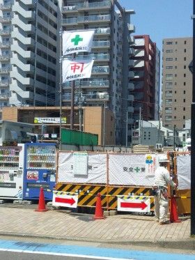 大和駅前で７階建てのビル建設
