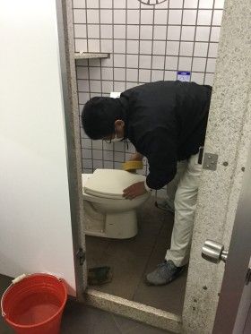 新横浜駅前トイレ早朝清掃