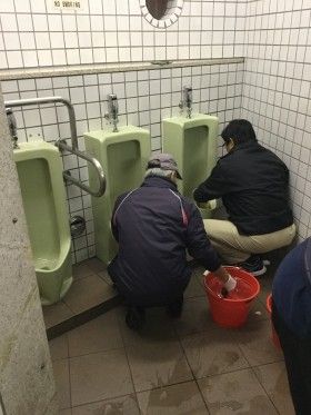新横浜駅前トイレ早朝清掃