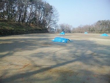 ３．１１東日本大震災から３年　仮設住宅で使えなくなった七ヶ浜中学校の仮設グラウンドをつくっています。