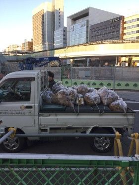 新横浜駅前街頭清掃