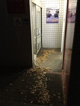新横浜駅前街頭清掃