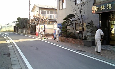 会社前の掃除