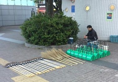新横浜駅前街頭清掃