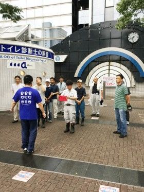 NPO法人日本を美しくする会　神奈川掃除に学ぶ会　新横浜駅前街頭清掃に参加しました