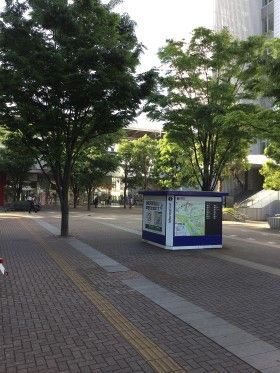 新横浜駅前の街頭清掃と公衆トイレ掃除
