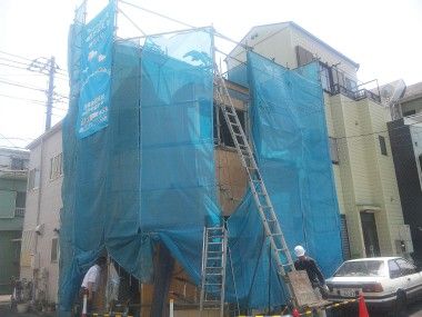 東神奈川駅前に木造の貸店舗と住宅を新築中です！