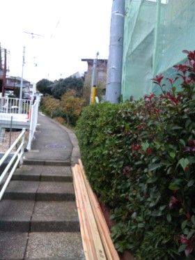 道路から奥まった住宅